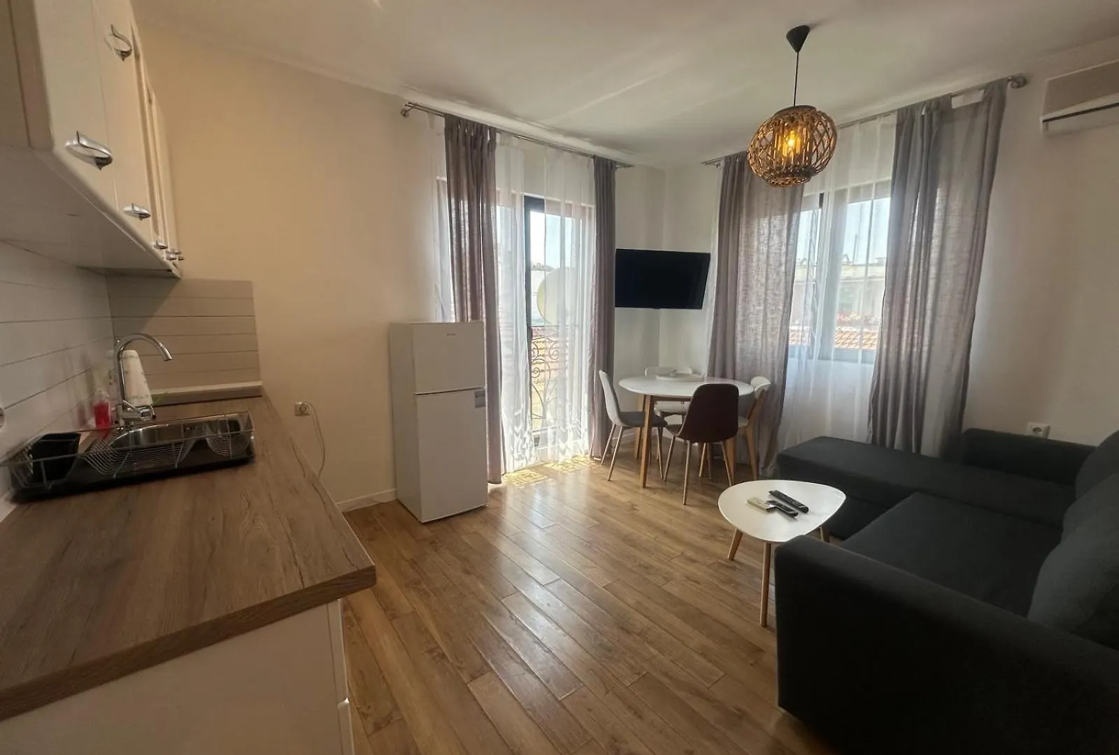 Sea Garden Beach Front Apartments 2 location